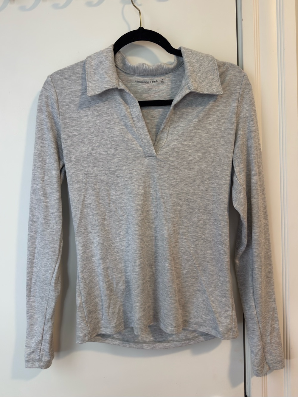 Abercrombie & Fitch Light Heather Gray Long-Sleeve V-Neck Polo Top